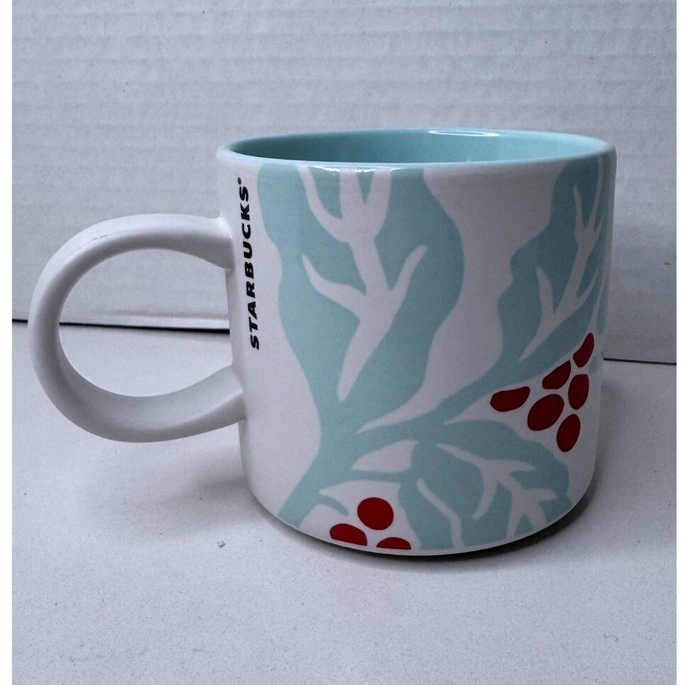 Starbucks 2018 Holiday Coffee Mug 12oz Blue White Leaf Red Berry Ceramic Cup